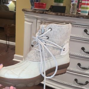 Cute sperry duck boots with a wedge!